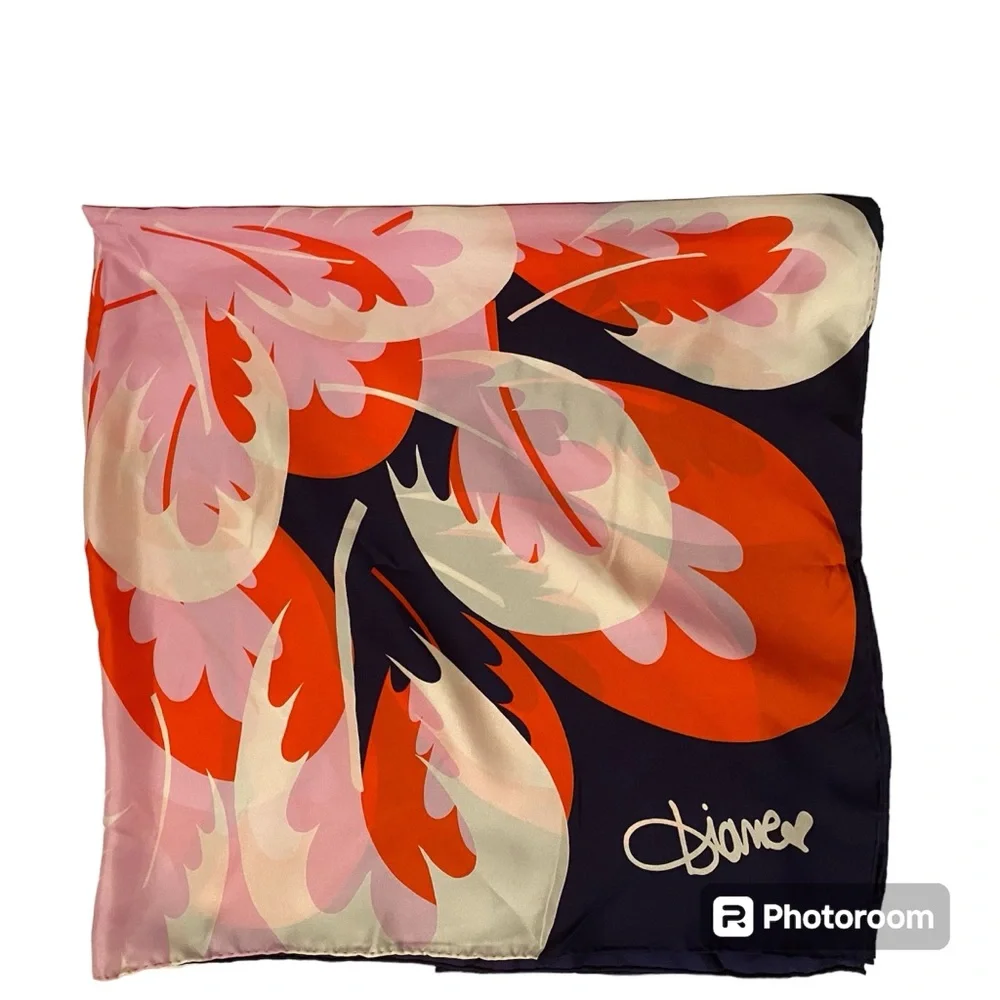 DIANE VON FURSTENBERG SCARF WHITE BLUE FLORAL SILK SQUARE LUXURY ACCESSORY